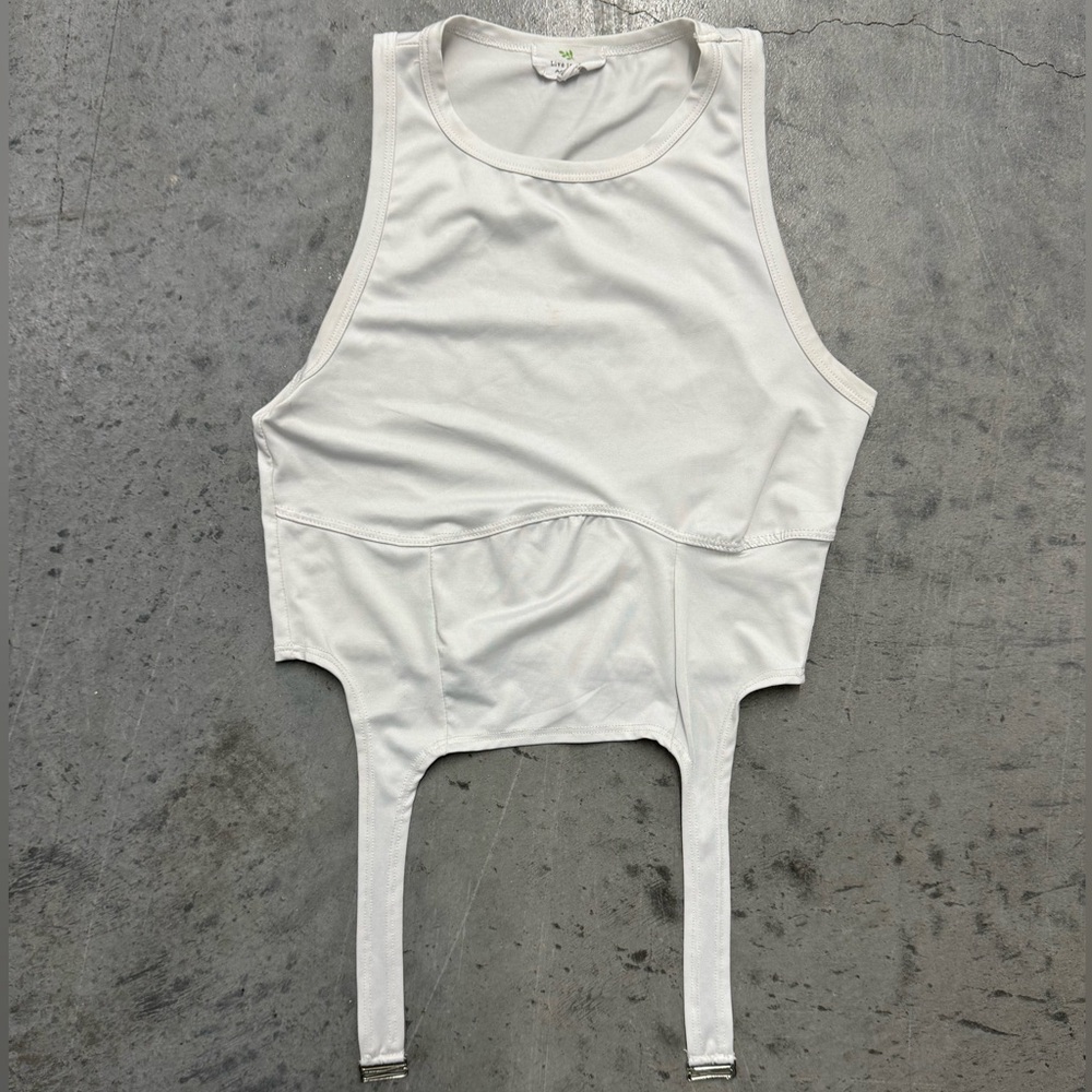 SIZE M | White Sleeveless Crop Top